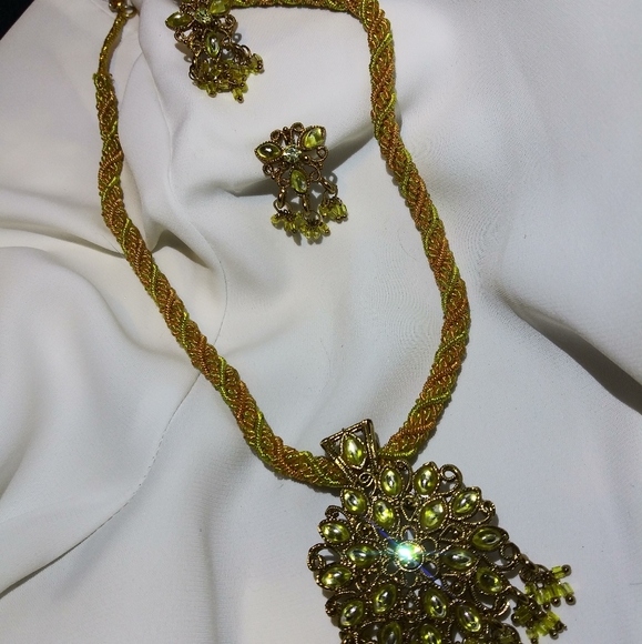 Vintage Necklace and Earring Set - Picture 2 of 10